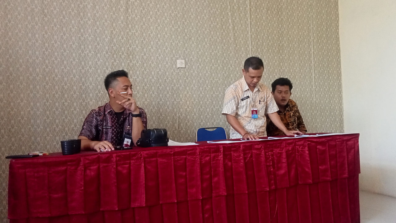 Penandatanganan Batas Desa di Aula Gedung Kec. Picung