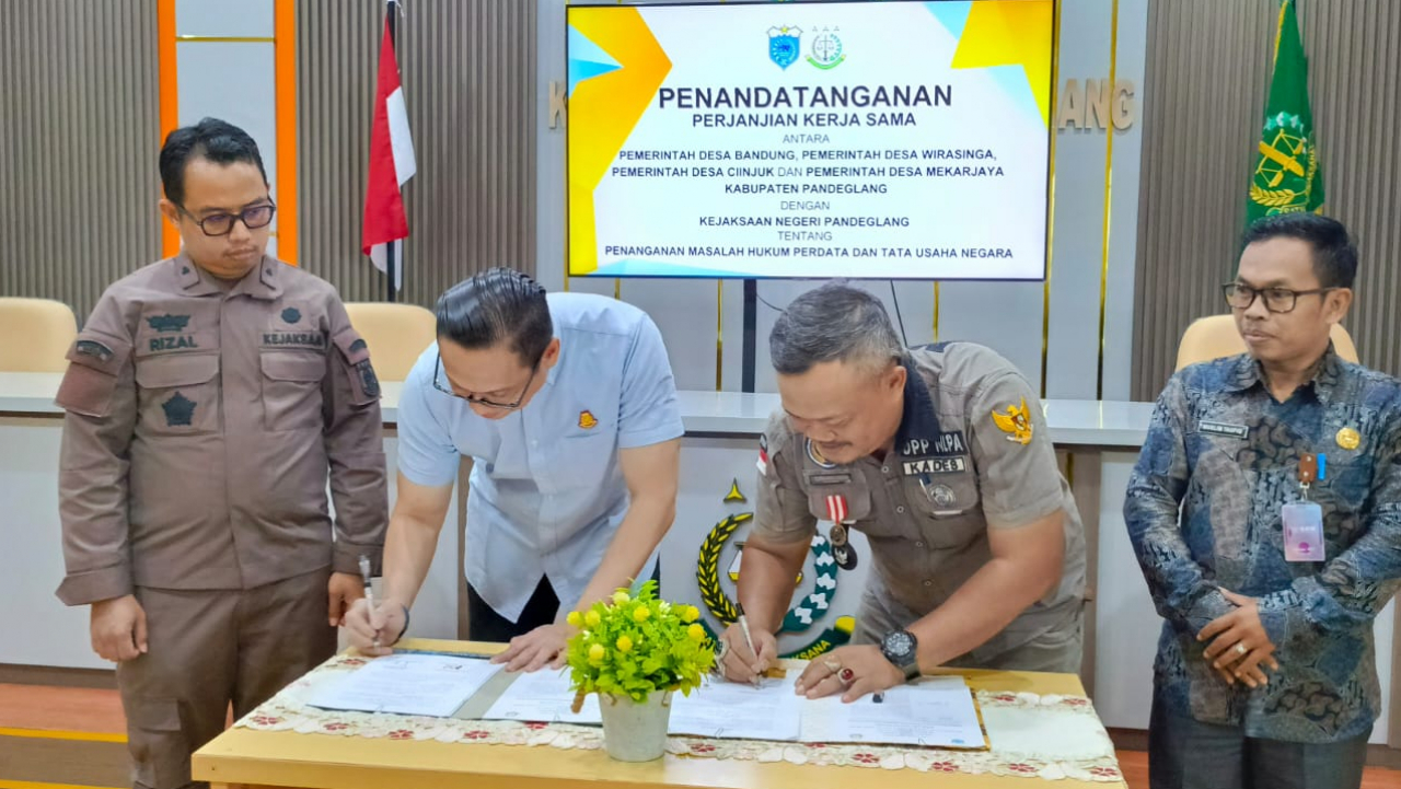 Penandatangan Kerjasama Pemerintah Desa Wirasinga dengan Kejaksanan Negeri Kab. Pandeglang
