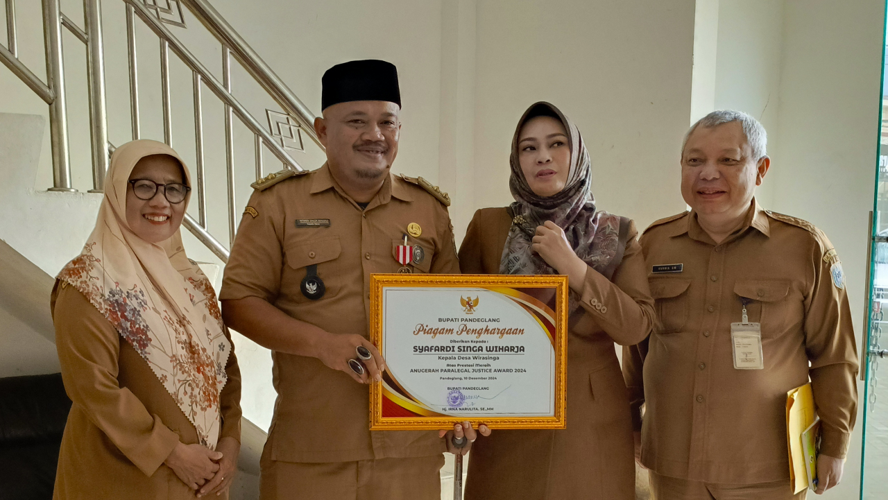 Dan Masih Dalam Tahun Yang Sama Yaitu Tahun 2024 Kepala Desa Wirasinga Juga Mendapatkan Anugrah dan Penghargaan dari Bupati Pandeglang