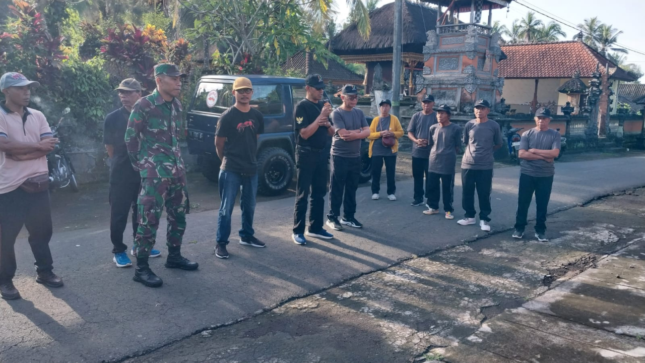 Jalan Sehat Lansia Desa Adat Piun