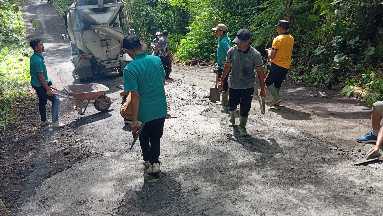 Pembetonan Jalan Banjar Leba