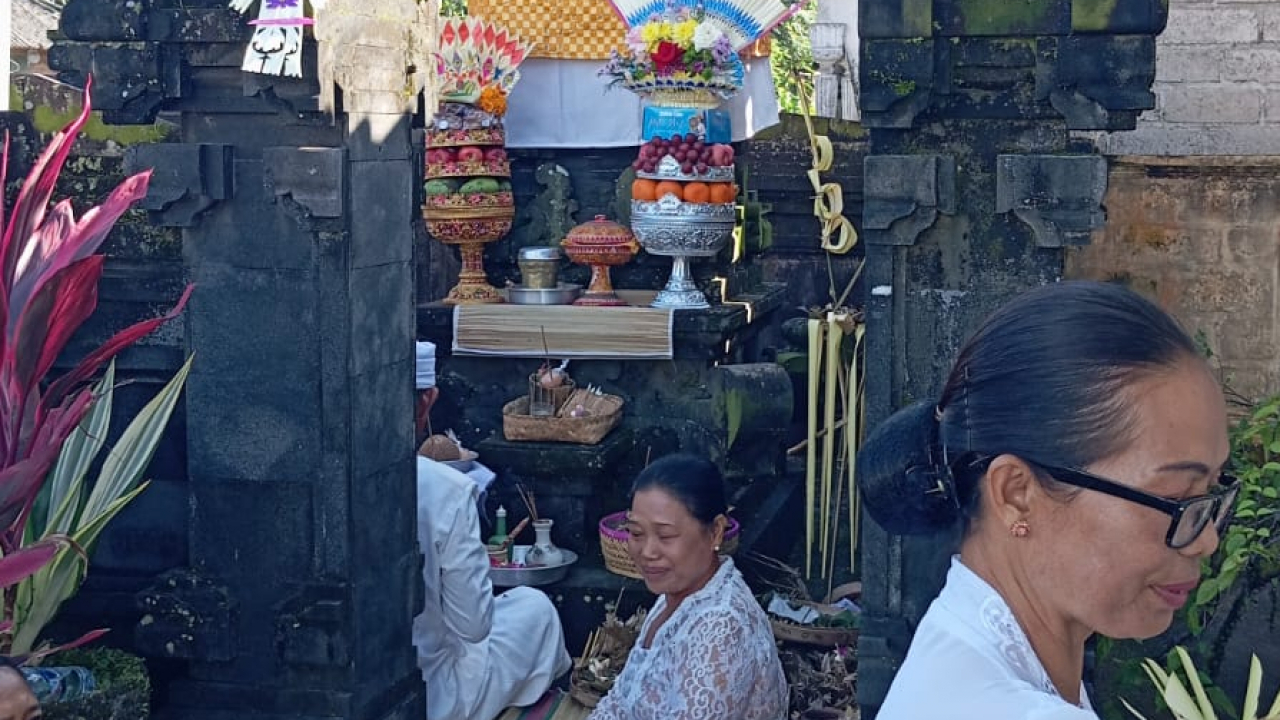 Piodalan Kantor Desa Buda Wage Warigadean