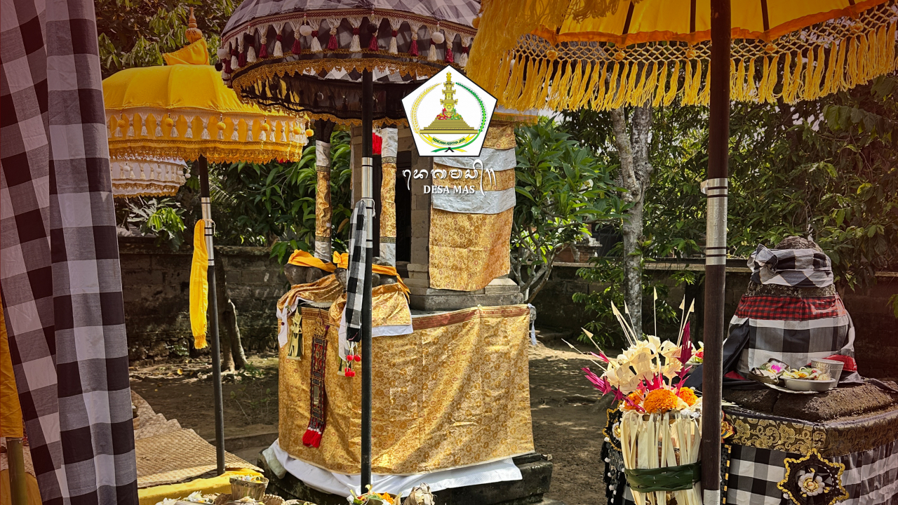 Pemerintah Desa Mas Serahkan Bantuan Punia ke Pura Hyang Soka Banjar Abianseka