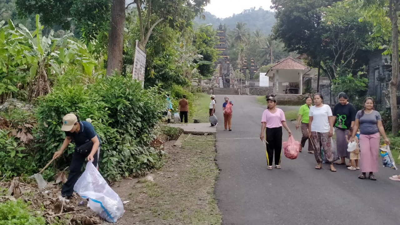 Desa Besan Bersih Sampah Plastik