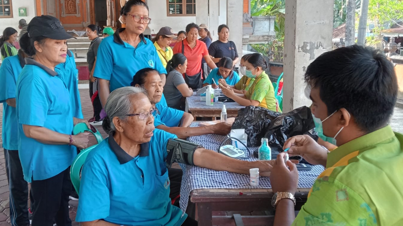 Pemeriksaan Kesehatan Gratis di Desa Besan