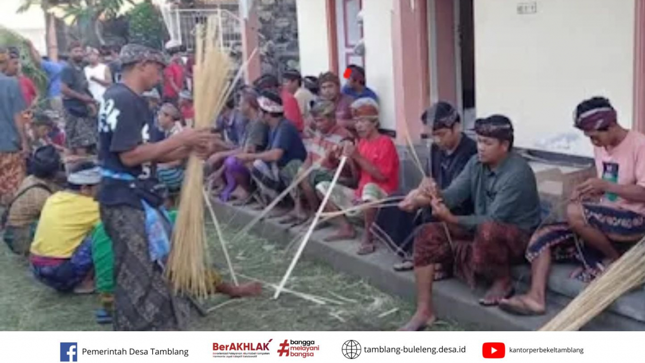 KEGIATAN DESA ADAT TAMBLANG MENJELANG NYEPI TAHUN SAKA 1947