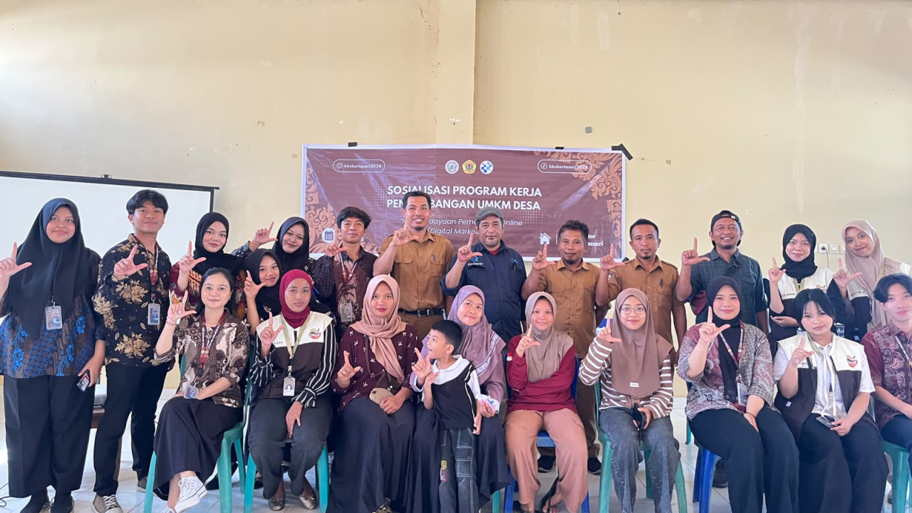 "Dari Produk Lokal ke Pasar Digital” : Kelompok Kertasari Mahasiswa KKN-PMD Unram Edukasi Pengembangan UMKM Abon Ikan melalui Pemasaran Online (Digital Marketing)
