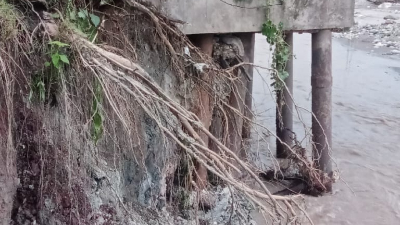 Jembatan Sebau di Kabupaten Timor Tengah Selatan Terancam Putus Total