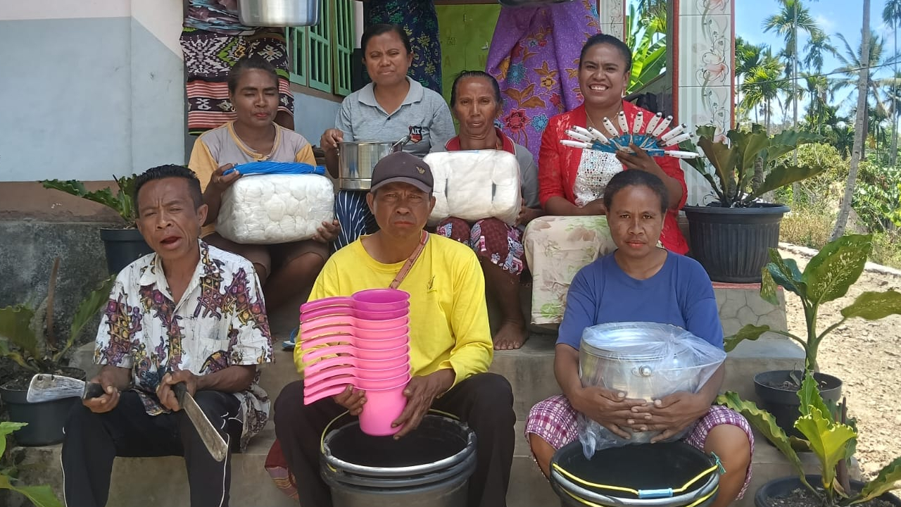 Desa Tune Lestarikan Budaya dengan Pewarna Alami