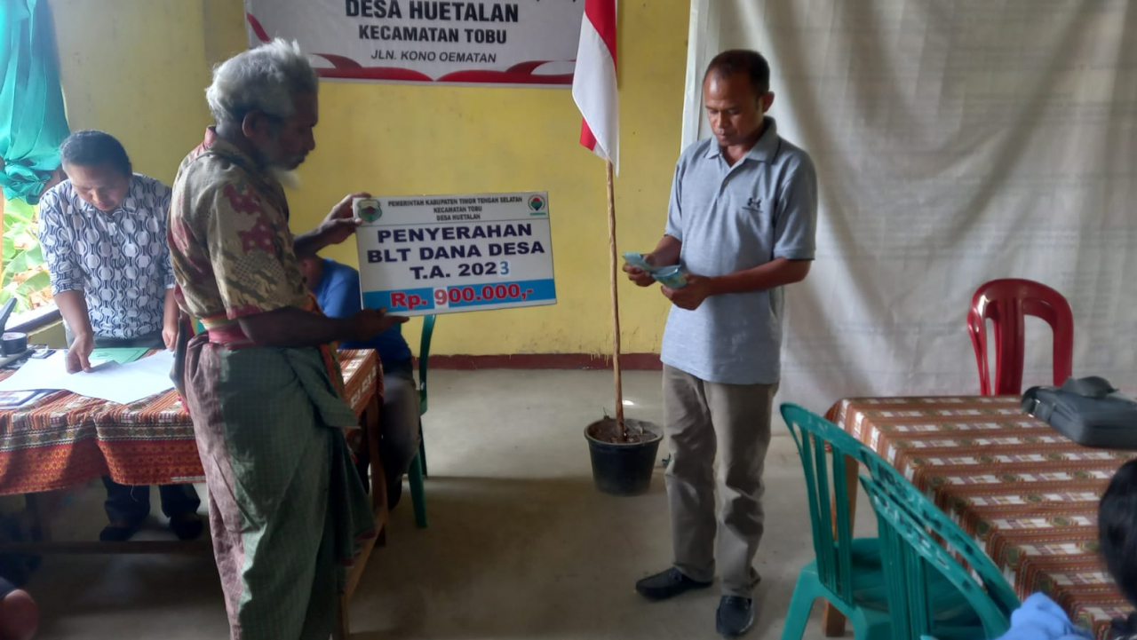 BLT-DD di Desa Huetalan: Secercah Harapan bagi Masyarakat Ekonomi Lemah