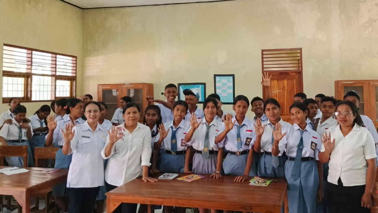 Kolaborasi Polindes Bannae dan SMK Negeri Insana Barat Tuamau dalam Program Pemberian Tablet Tambah Darah bagi Remaja Putri di Desa Bannae