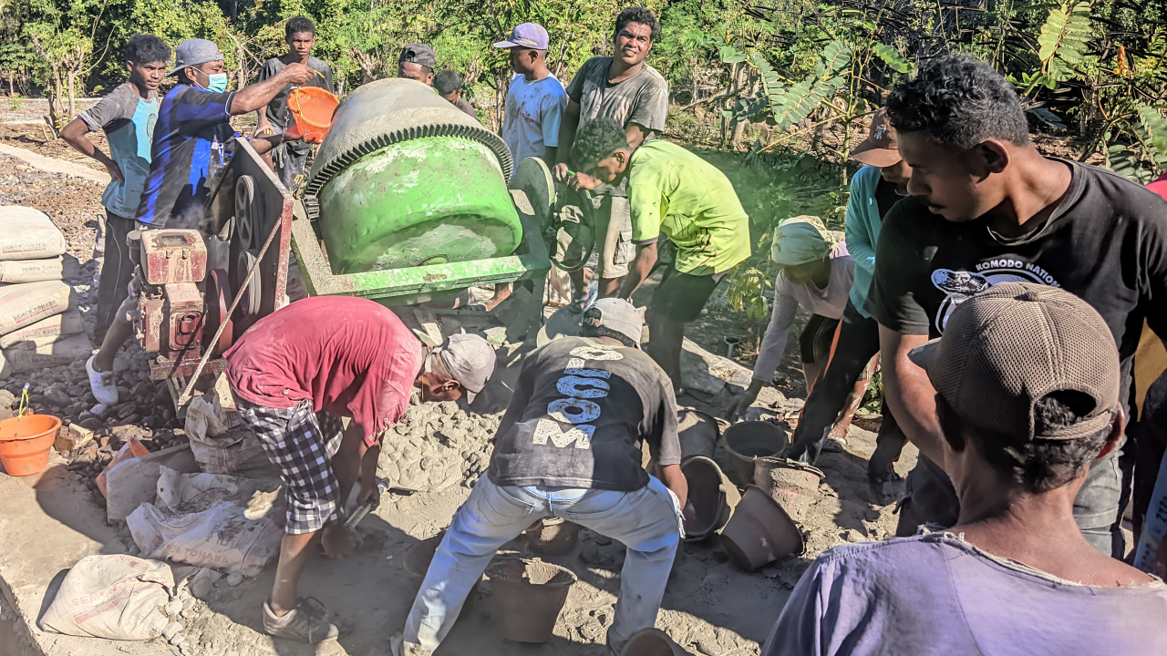 Peningkatan Infrastruktur Desa Melalui Kerja Bakti Rabat Beton di Dusun Begobotan