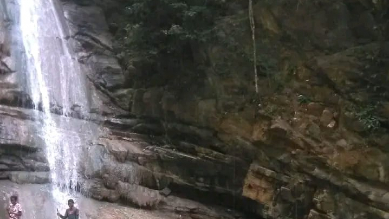 Wisata Air Terjun Tiwu Awu