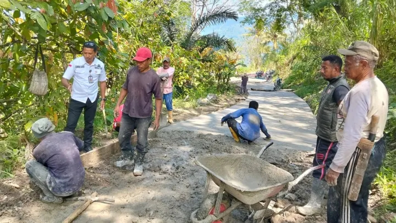 Monitoring Infrastruktur di Desa Kerirea