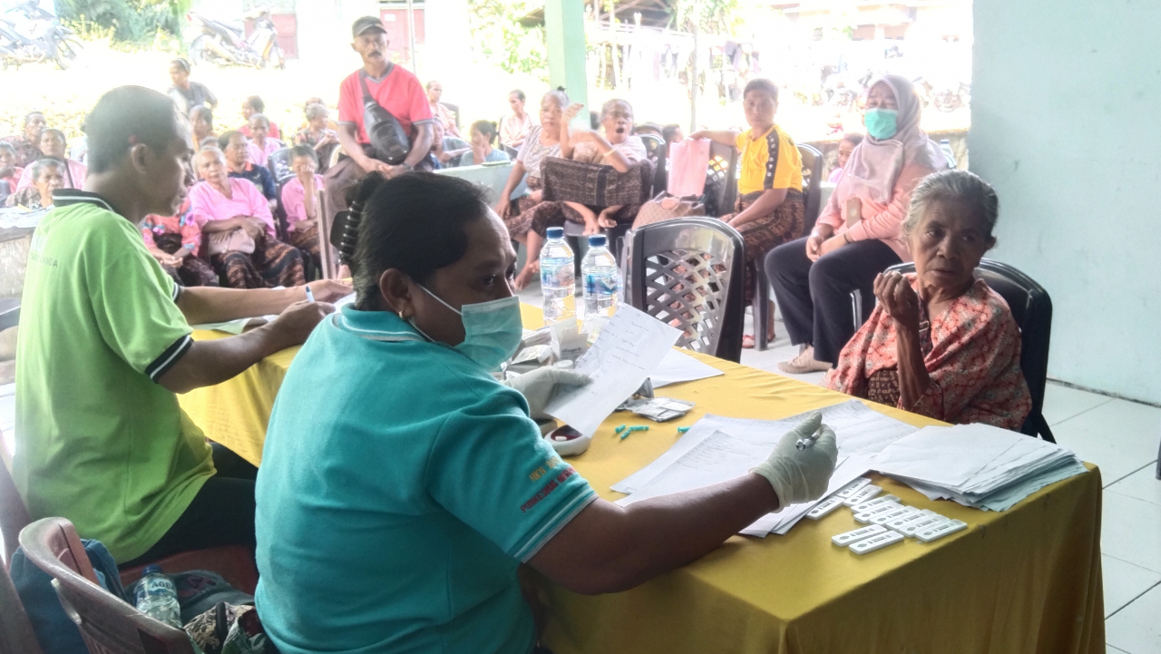 Pengobatan dan pemeriksaan Kesehatan Gratis bagi Warga Desa Kerirea