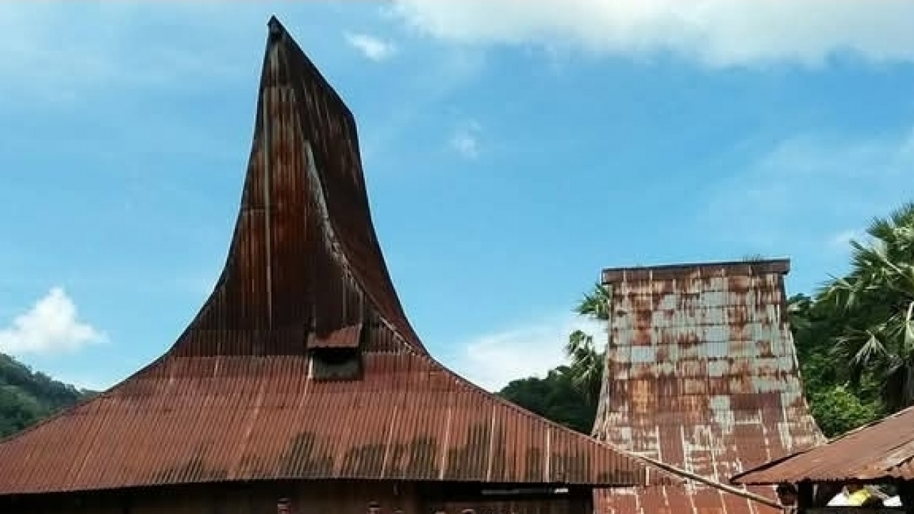 Rumah Adat Loi Suku Mali Du'a (MD)