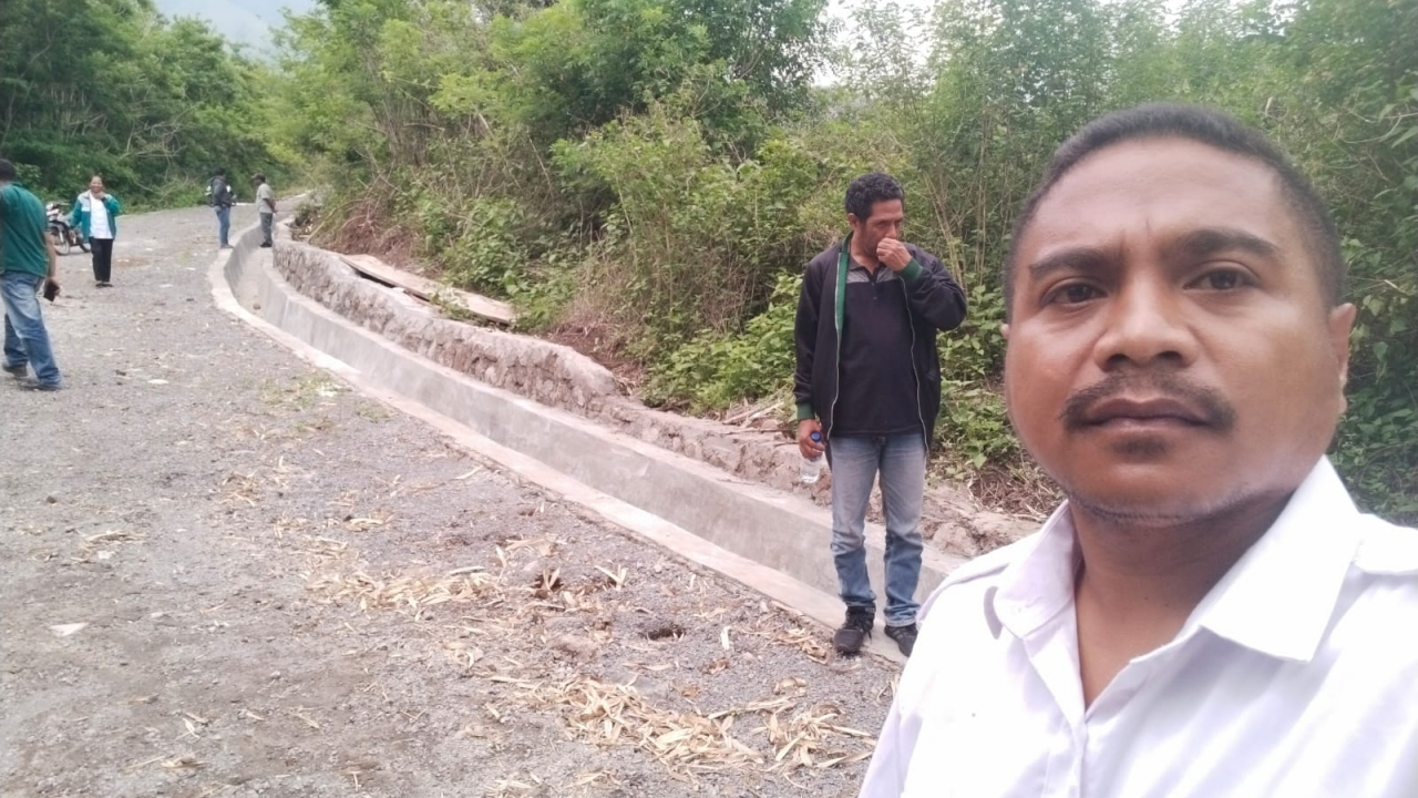 Monitoring dan Evaluasi Pekerjaan Jalan Usaha Tani Lokasi Perawea - Umalonga