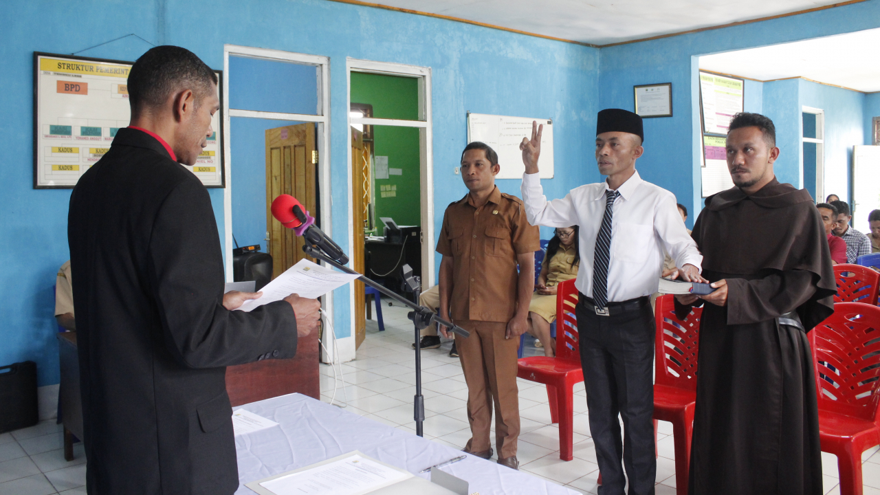 Kepala Desa Tengku Lese Resmi Melantik Kasi Pemerintahan Sebagai Sekretaris Desa Tengku Lese