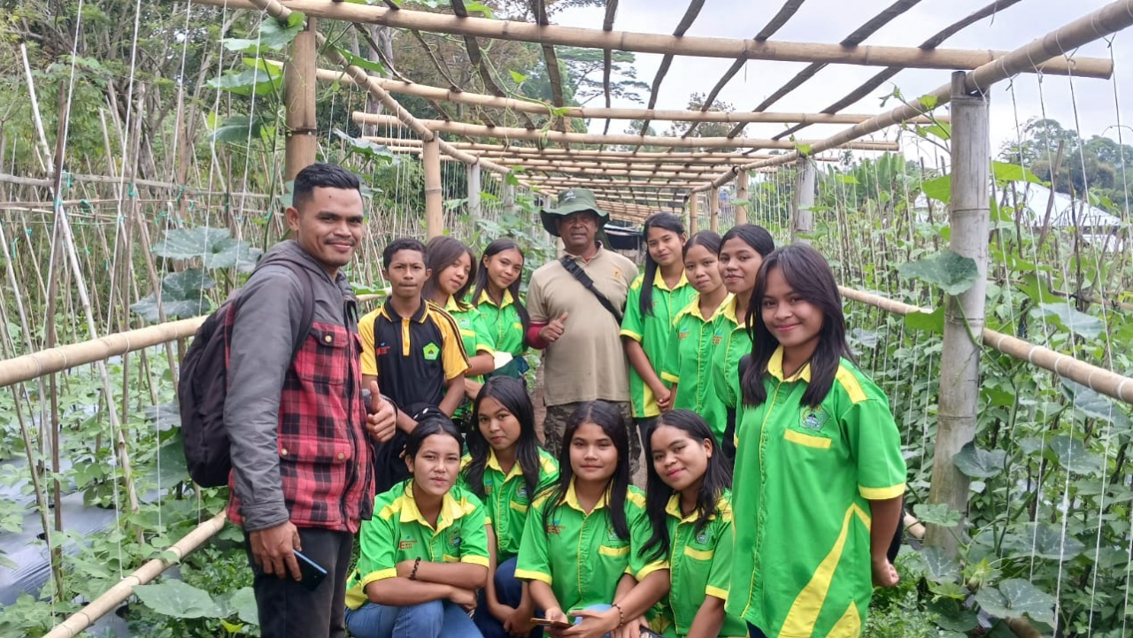 SMK Negeri 1 Rahong Utara Jalin Kolaborasi dengan Kelompok Tani di Langke Rembong