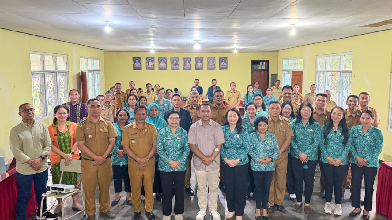 Kepala Desa dan Ketua TP PKK Desa Tengku Lese Hadiri Sosialisasi dan Penandatanganan Komitmen Bersama Program Desa Model TP PKK Kabupaten Manggarai