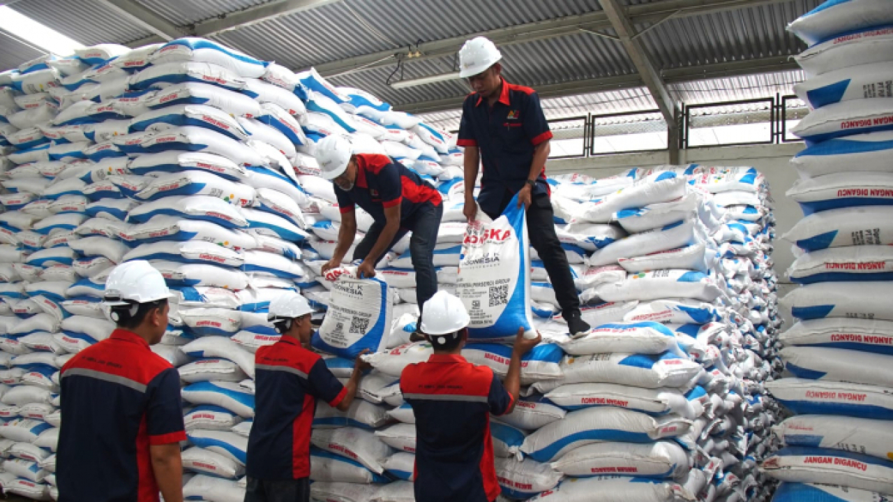 Harga Ecerean Tertinggi Pupuk Subsidi Turun, berikut daftar harganya.
