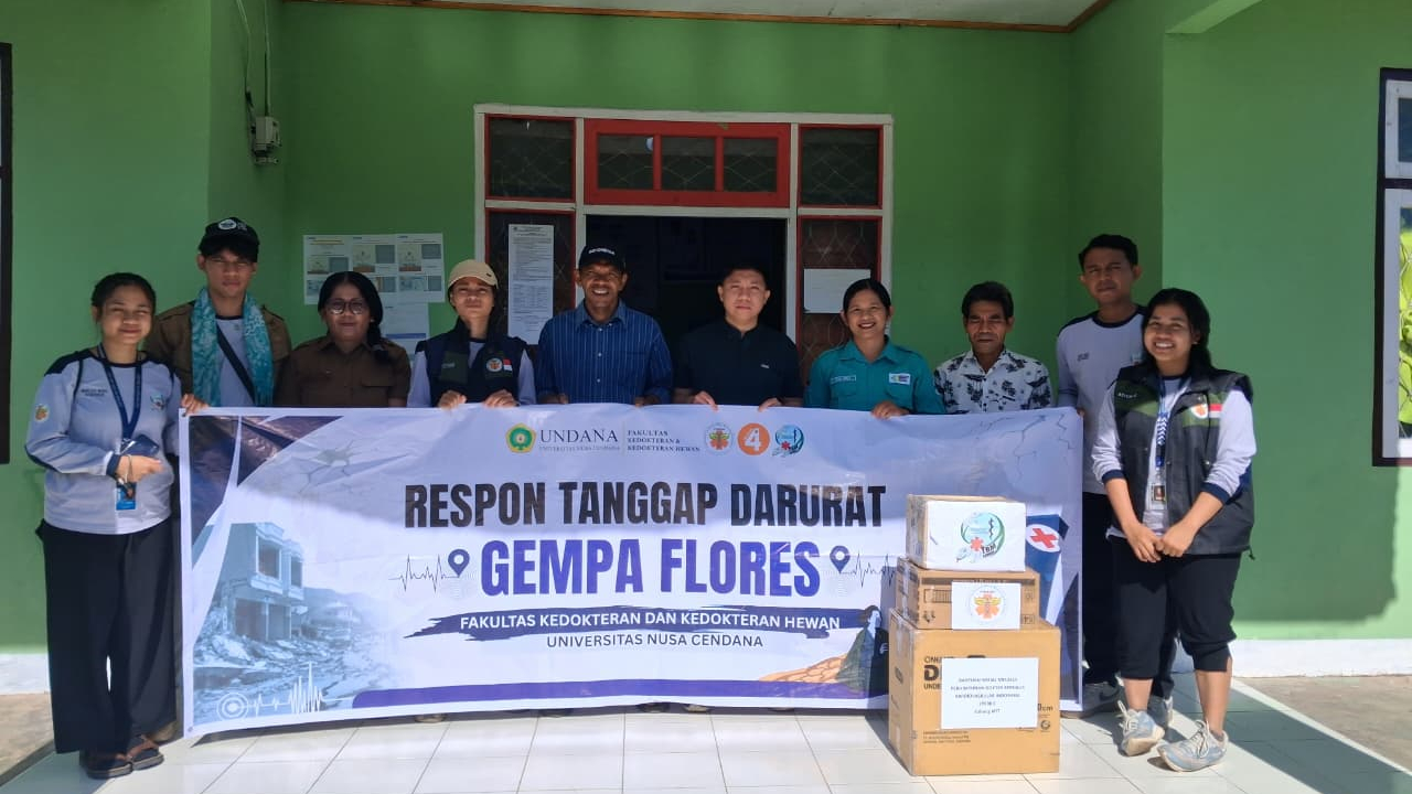 Respon Tanggap Darurat Gempa Flores, Relawan Dokter UNDANA Berikan Pelayanan Kesehatan Gratis di Desa Tengku Lese