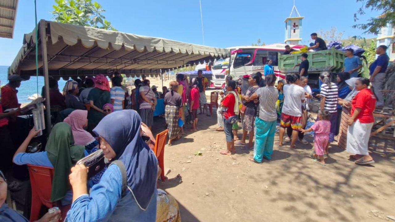 Pasar Murah Dinas Pertanian dan Peternakan Meriahkan Pasar Barter Wulandoni