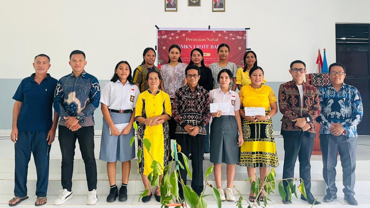 Perayaan Natal dan Tahun Baru bersama Keluarga Besar SMK Negeri 1 Rote Barat