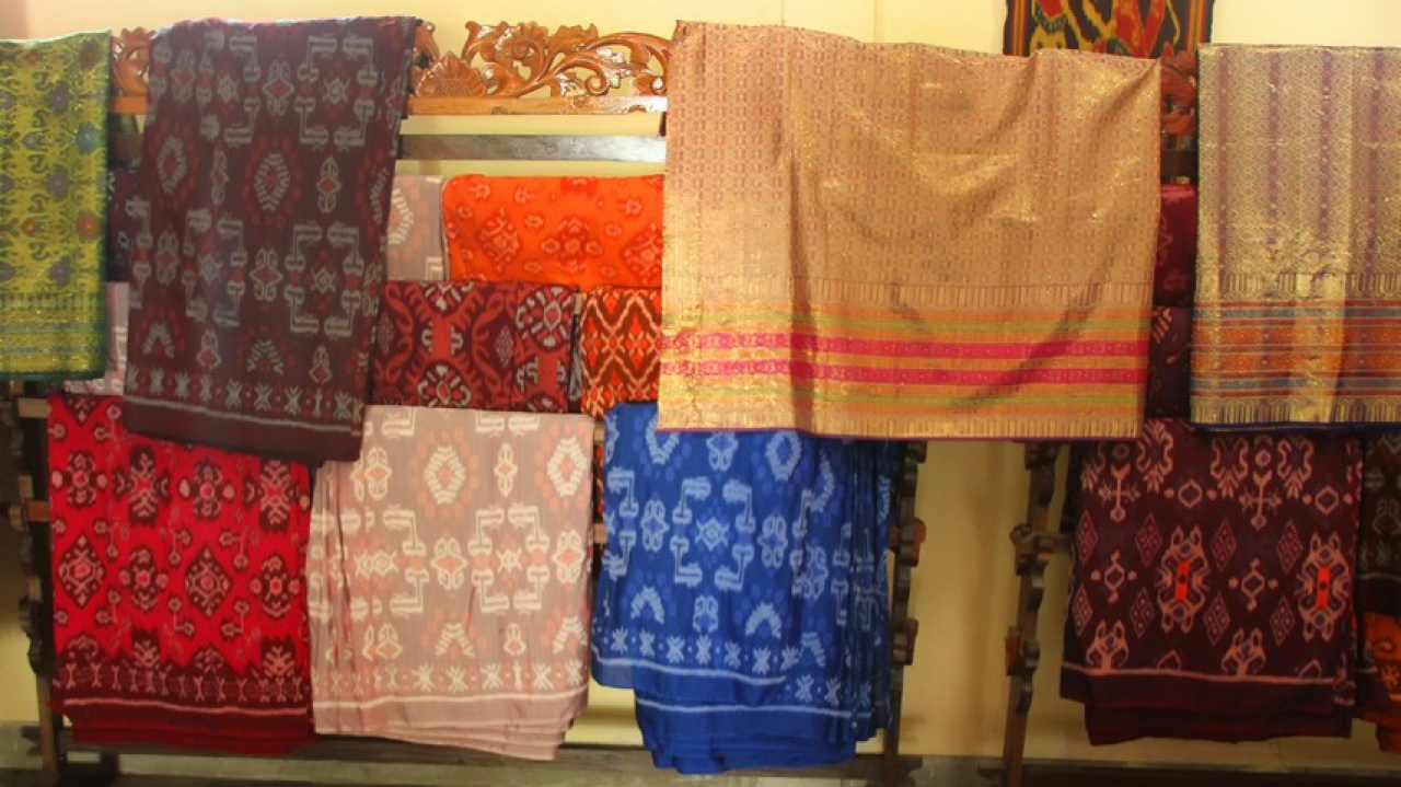 Kain Ikat Songket