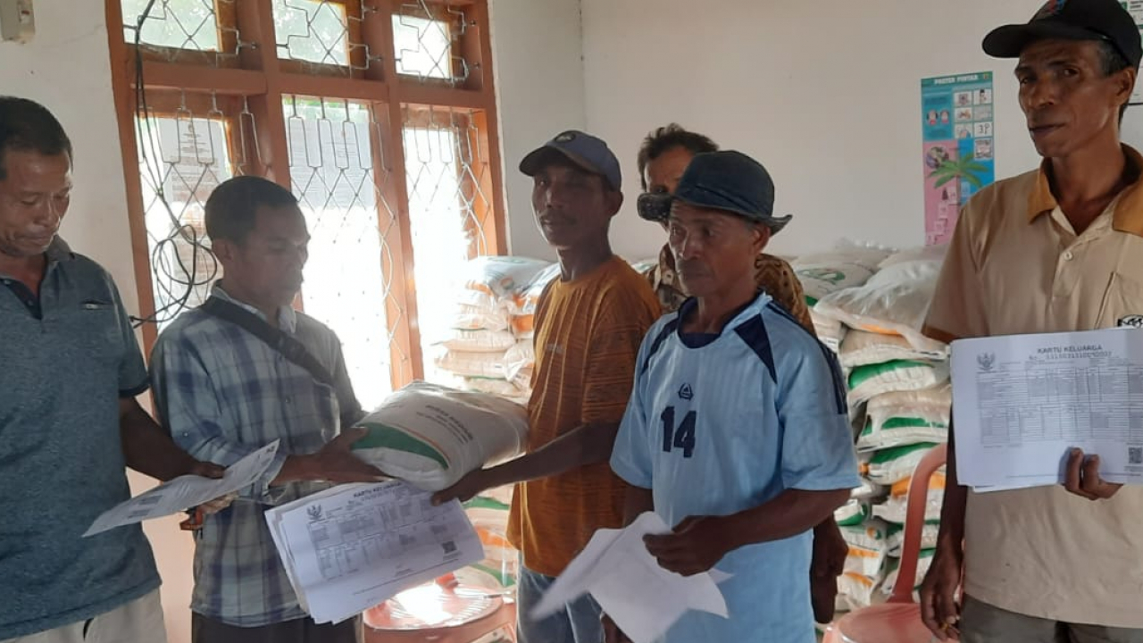 ### Bantuan Pangan di Desa Watu Tiri, Upaya Nyata Mewujudkan Ketahanan Pangan