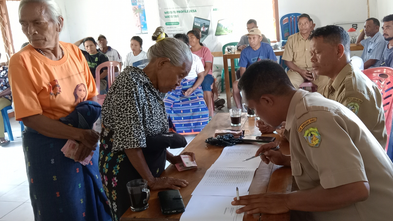 Penyaluran BLT Dana Desa Tahap IV ( Oktober - Desember ) Tahun 2024 di Desa Watu Tiri