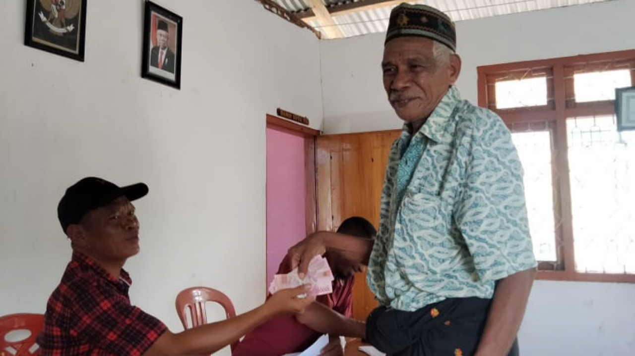 Penyaluran BLT Dana Desa Tahun 2024 di Desa Watu Tiri, Lembor Selatan, Manggarai Barat