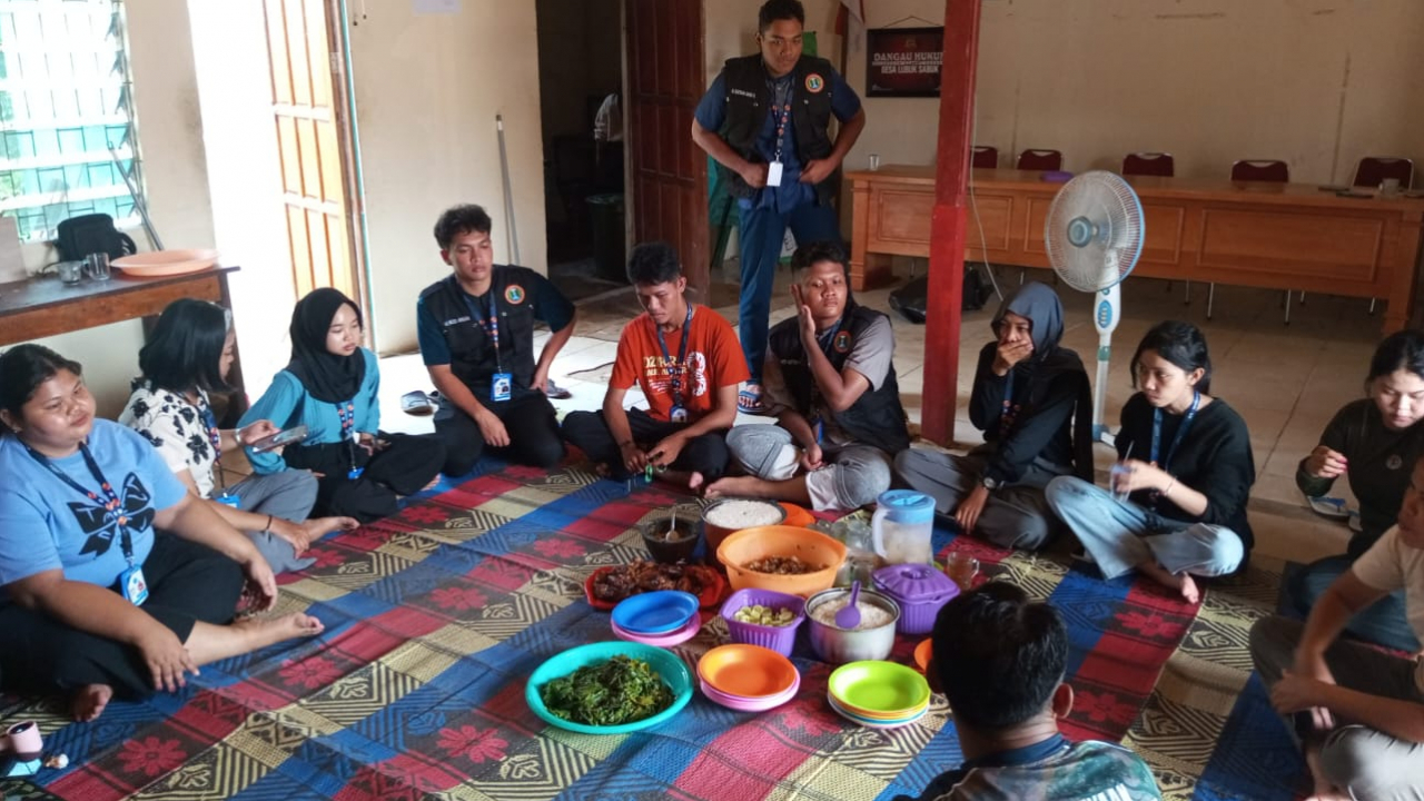 KEGIATAN RAMAH TAMA BERSAMA PEMERINTAH DESA DENGAN ANAK MAHASISWA FISIP UNTAN PONTIANAK