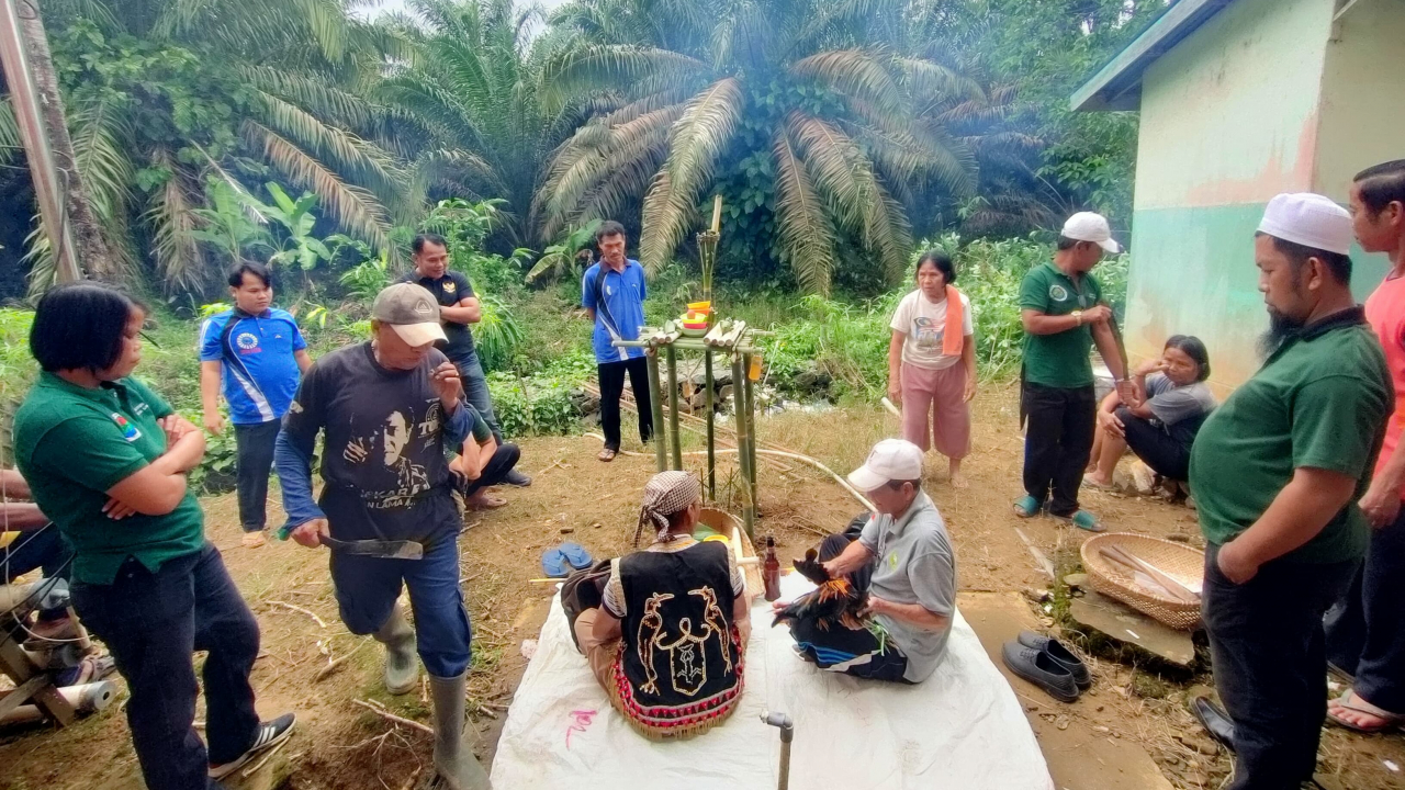 ACARA RITUAL NGUDAS TITIK KOORDINAT INTERNET DESA LUBUK SABUK