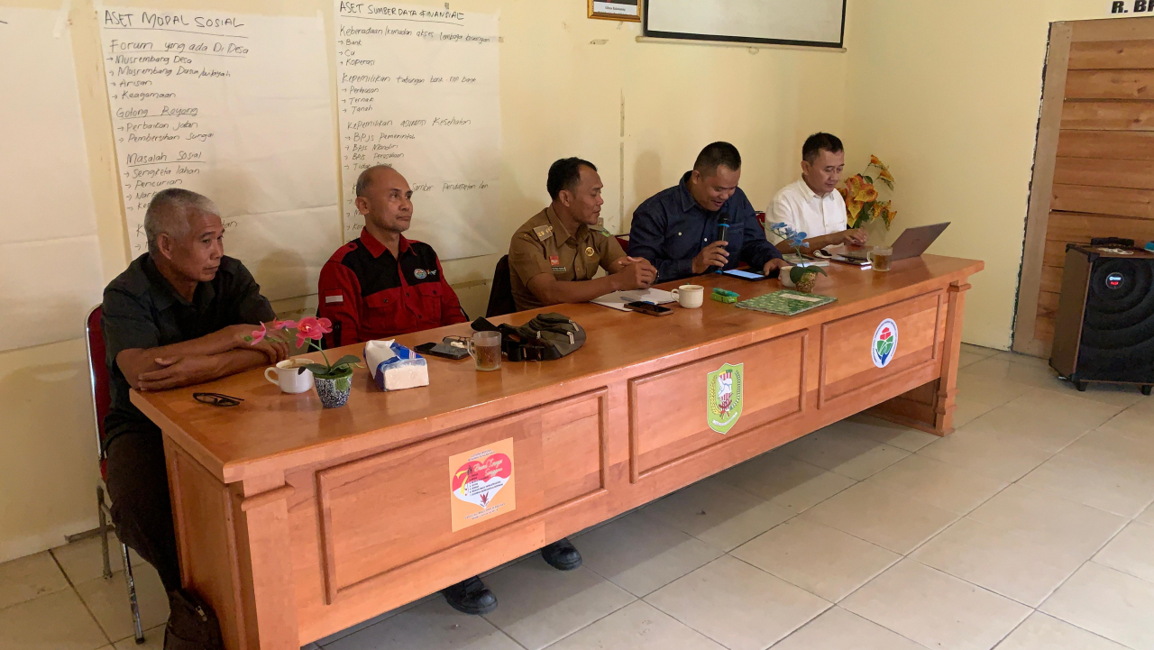 SOSIALISASI DISKUSI INDONESIAN SOSIAL SUSTAINABILITY FORUM (ISSF) DALAM PEMBANGUNAN SDA DAN SDM DI DESA LUBUK SABUK