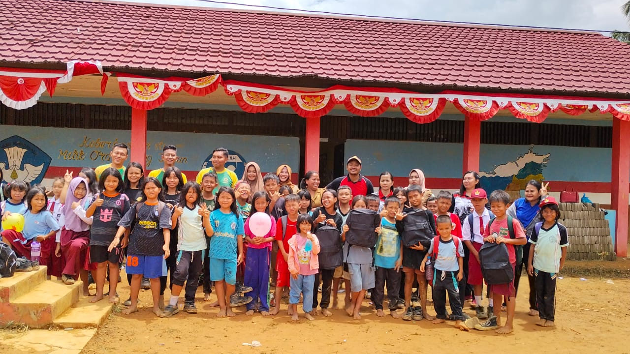 KEGIATAN LOMBA DALAM MEMPERINGATI HUT RI KE-80 SDN 09 DUSUN LUBUK SABUK DAN SDN 15  DUSUN SEGUMON BERSAMA POS PAMTAS