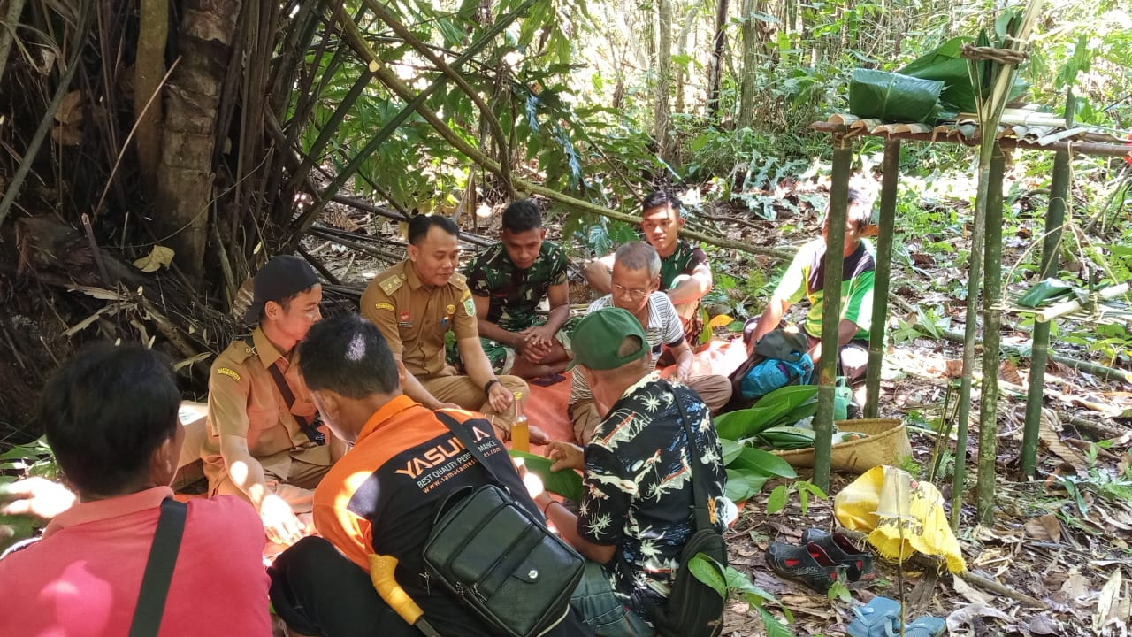 RITUAL NGUDAS LOKASI PEMBANGUNAN PIPANISASI DI DUSUN SEGUMON MAWA DESA LUBUK SABUK
