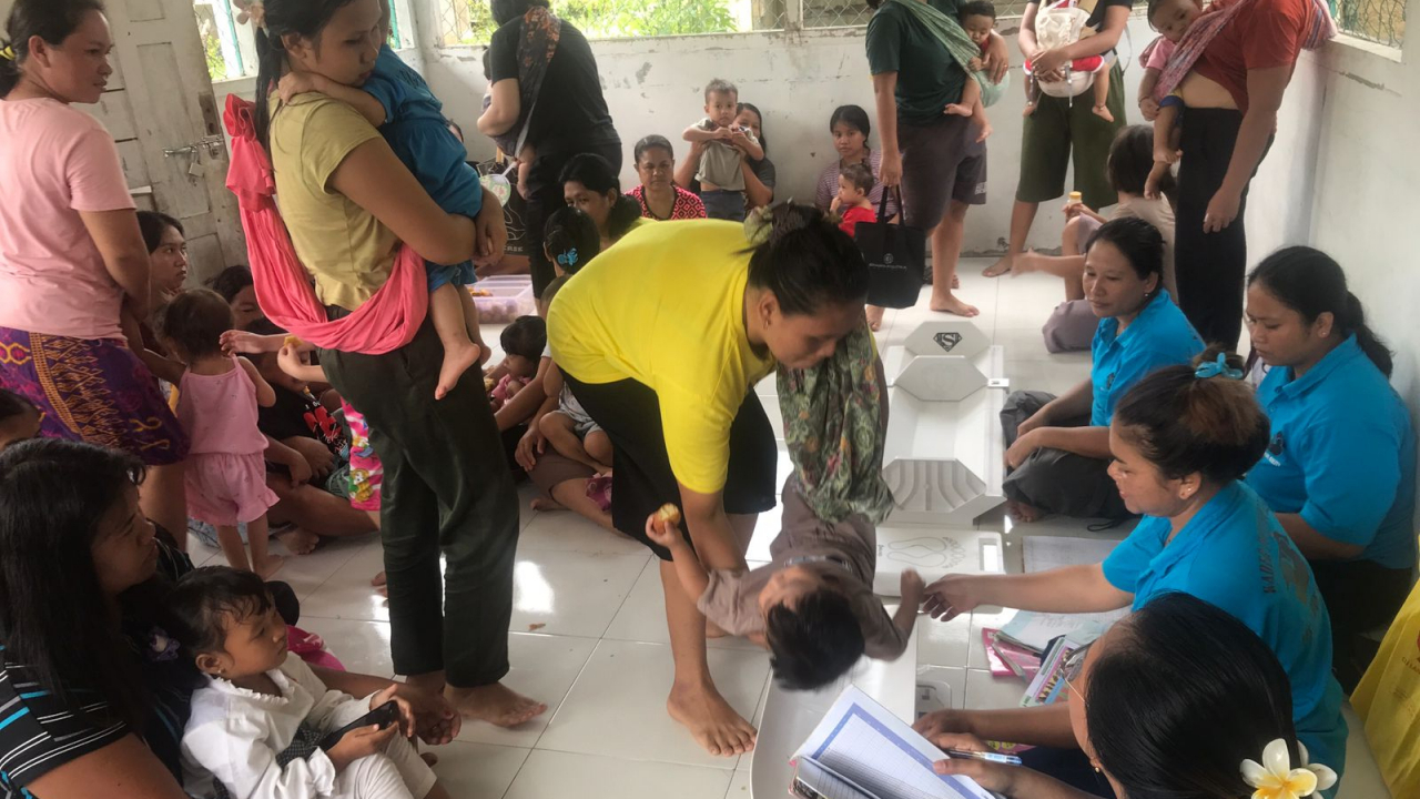 KEGIATAN POSYANDU DI DUSUN ENTABAI DESA LUBUK SABUK DALAM RANGKA PENURUNAN ANGKA STUNTING