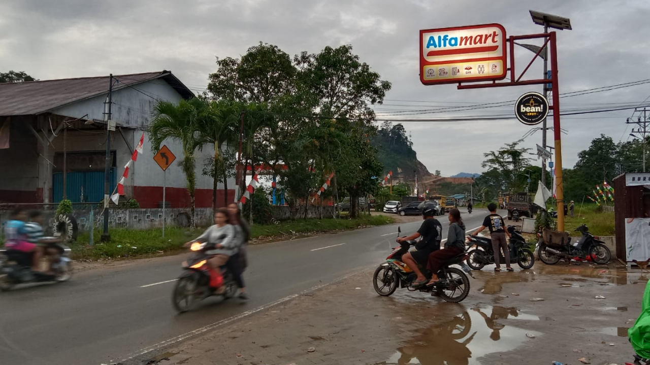 KONDISI DAN PERKIRAAN CUACA PADA SORE HARI DI DESA LUBUK SABUK KECAMATAN SEKAYAM