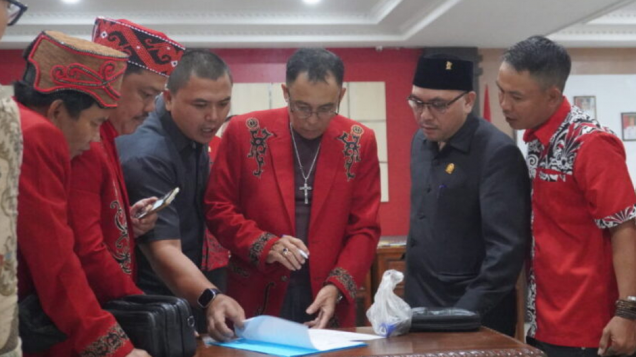 DPRD Kabupaten Sanggau dan Masyarakat Adat Keluarkan Rekomendasi Bersama Tolak Perpres PKH