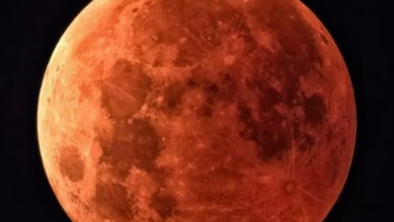 GERHANA BULAN TANGGAL 8 SEPTEMBER 2025 DI LANGIT INDONESIA