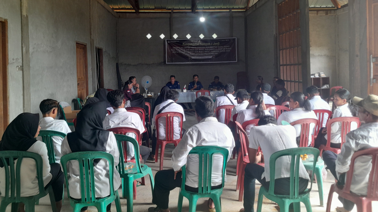 Pelaksanaan Pengambilan Sumpah Janji KPPS Pilkada 2024 di Desa Mukti Jaya