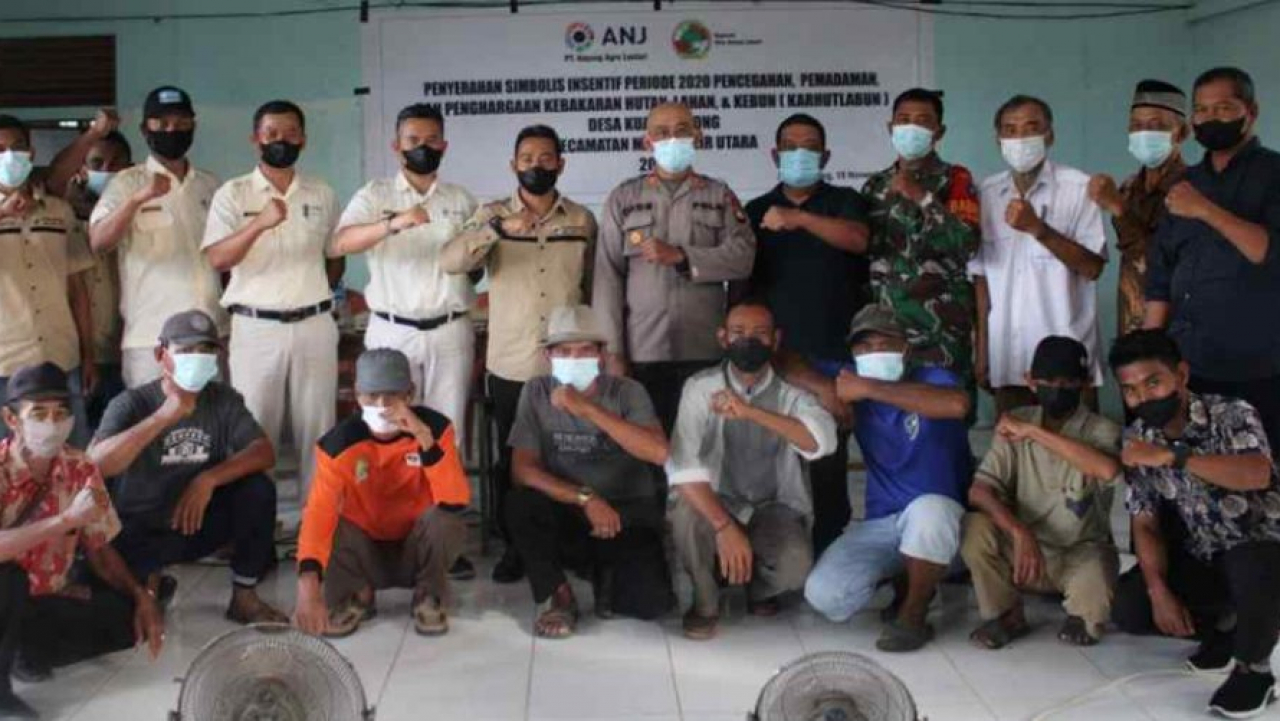 KAL SERAHKAN BANTUAN SEBESAR 580 JUTA UNTUK CEGAH KARHUTLABUN Ke KOPERASI DI KUALA SATONG, KALBAR