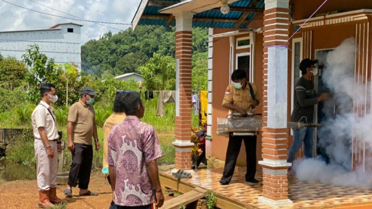DBD Merebak di Laman Satong, PT KAL Turunkan Tim Lakukan Fogging dan PSN