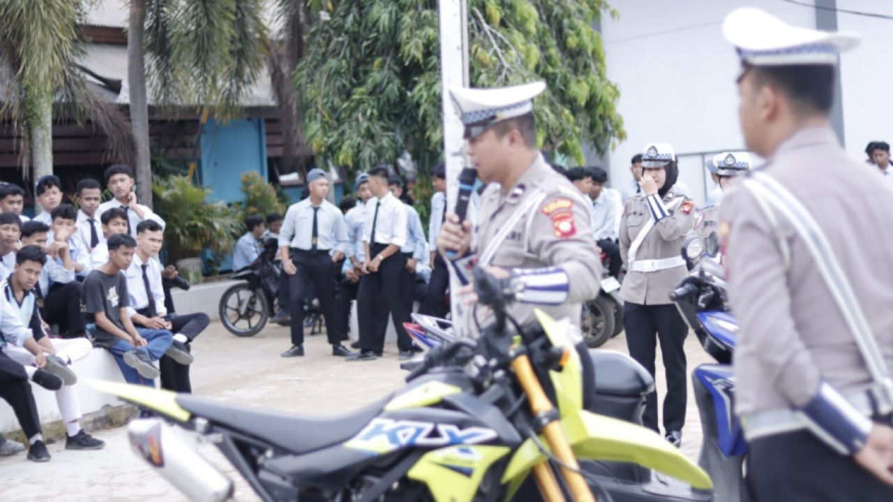 Police Goes To School, Polres Ketapang Ajak Siswa SMK Tertib Berlalu Lintas