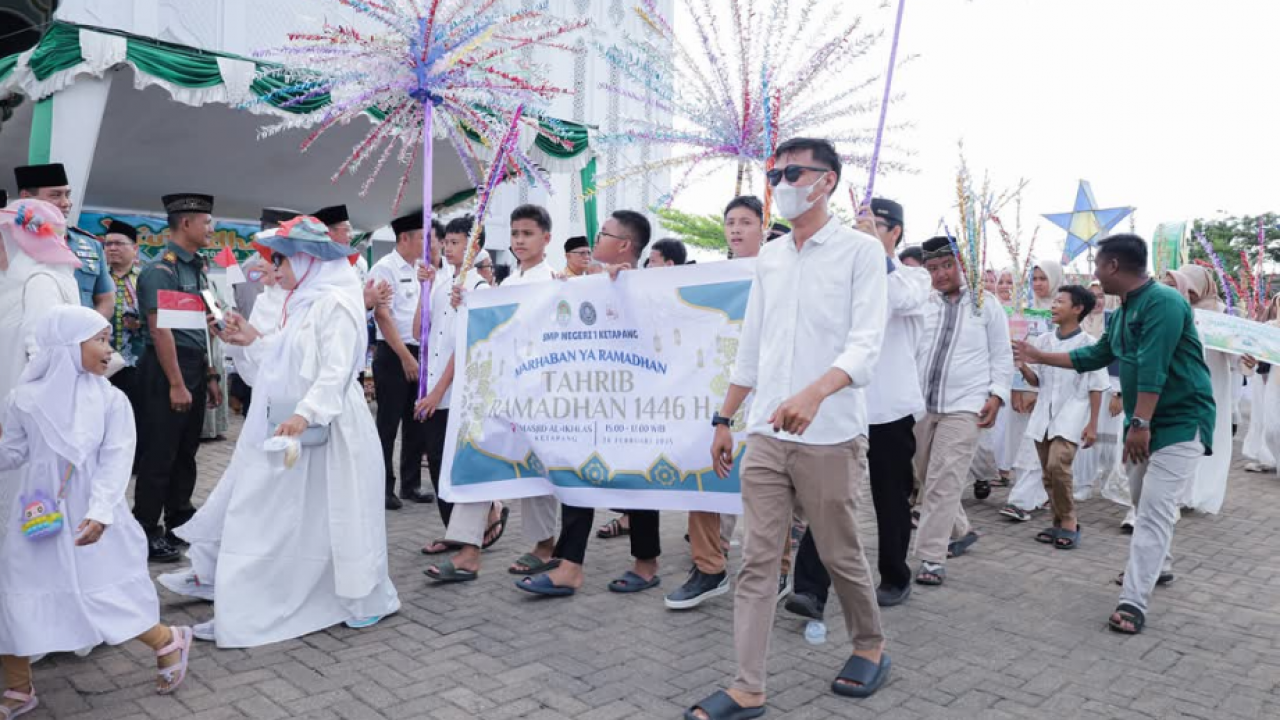 STAFF AHLI BUPATI KETAPANG, LEPAS RIBUAN PESERTA TARHIB RAMADHAN TAHUN 2025