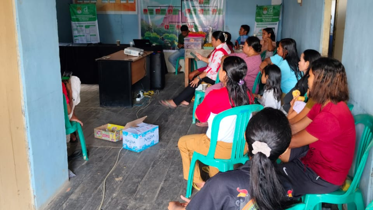 Nobar HUT RI bersama Masyarakat Desa Sengkuang Merabong