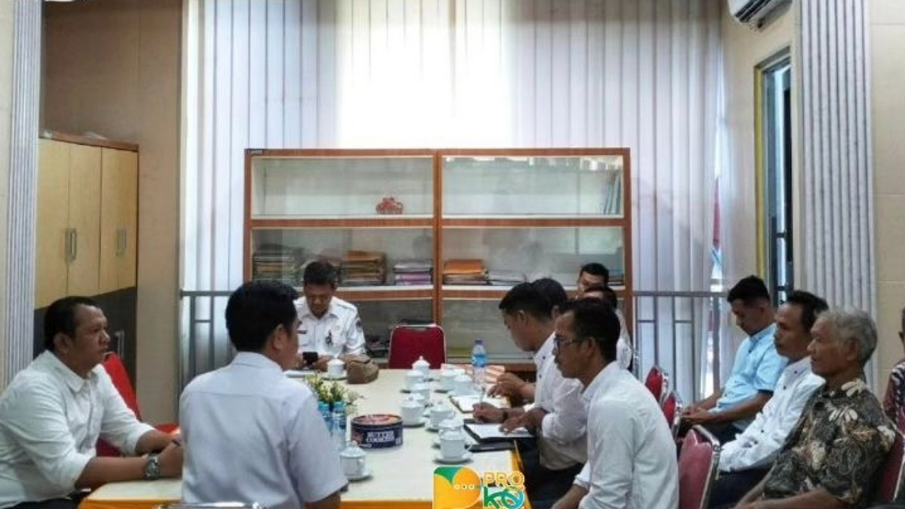 Audiensi Bersama Pemdes Sengkuang Merabung Kecamatan Manis Mata