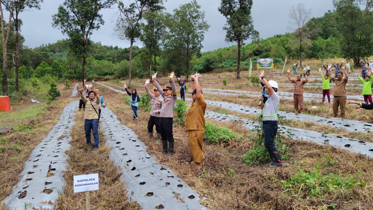 Dukung Program Ketahanan Pangan, Polsek Kendawangan Polres Ketapang Tanam Jagung Serentak Satu Juta Hektar
