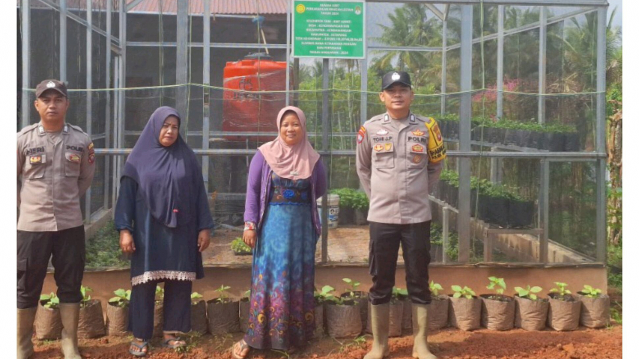 Bhabinkamtibmas Polsek Kendawangan Polres Ketapang Lakukan Pengecekan Ketahanan Pangan Pekarangan Bergizi